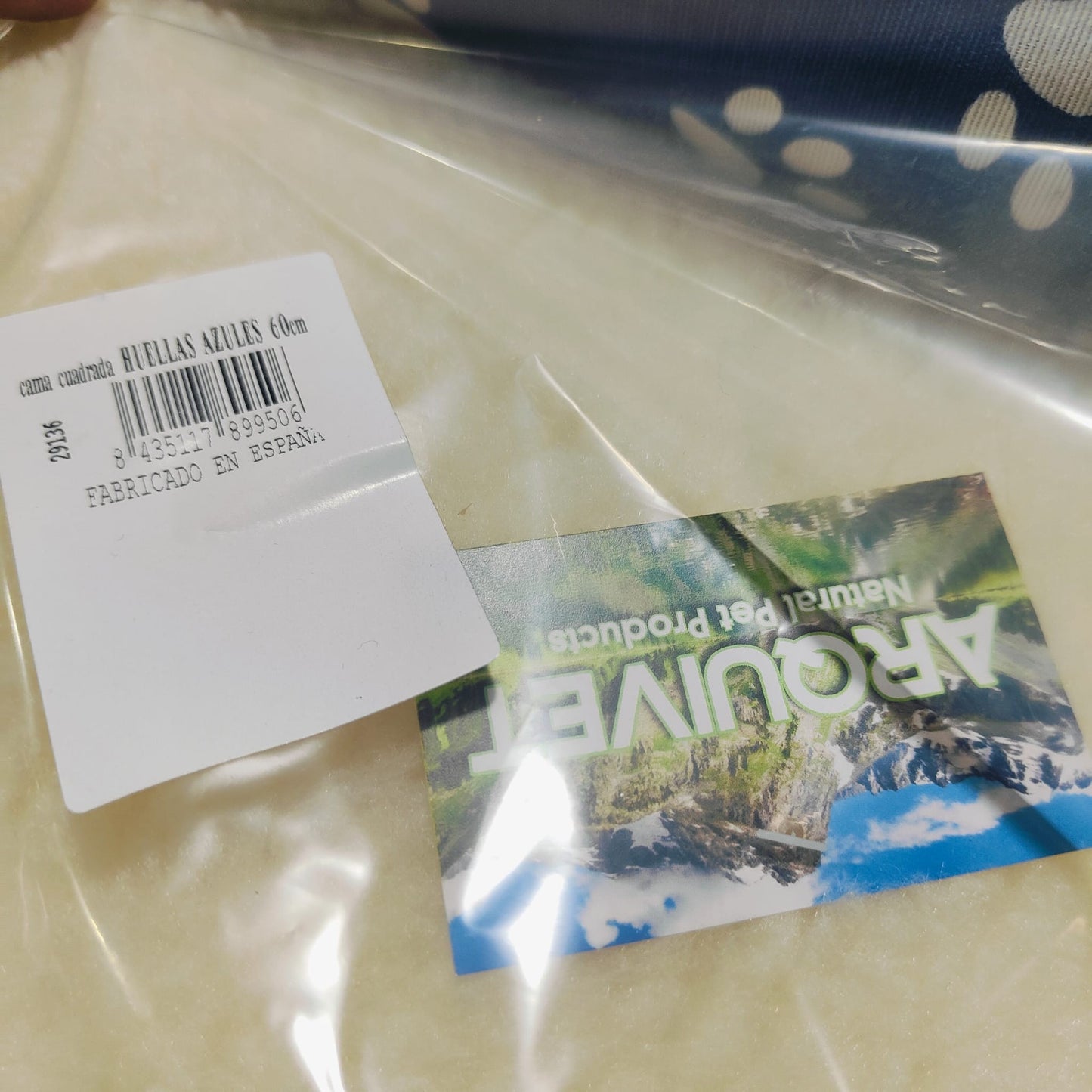 CAMA CUADRADA ESTRELLAS NEGRAS 50x45x17cm.